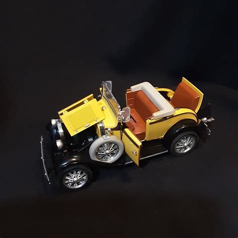 Motorcity Classics 1:18 - 1 - Model car - Ford Model A Roadster - Catawiki