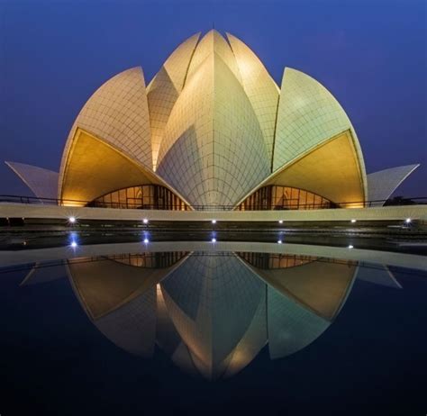 Lotus Temple, Delhi - Timing, History & Photos