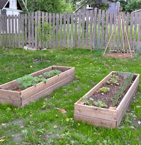 DIY Raised Garden Bed (and an easy soil mixture blend to fill it with ...