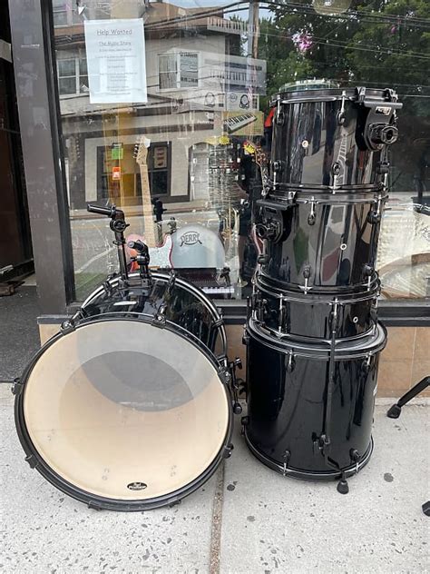 Pearl Forum Full Drum Set with Cymbals and Throne - Black | Reverb