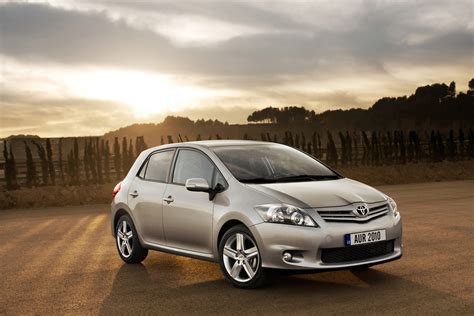 Toyota Auris (2010) - picture 10 of 22