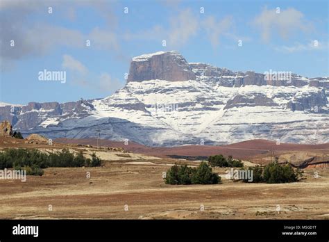 Drakensberg mountains snow hi-res stock photography and images - Alamy