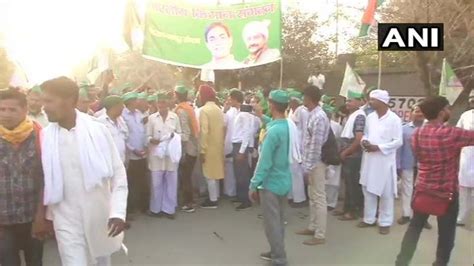 UP farmers begin march towards Kisan Ghat in Delhi