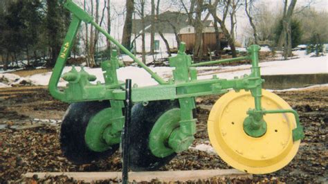 John Deere 2 Bottom Disc Plow Model 472 | M45 | Davenport 2014