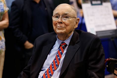 Charlie Munger, investing sage and Warren Buffett's confidant, dies ...