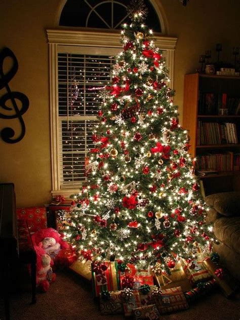 Christmas tree with red decorations and white lights - Beautiful combination. ~ 20 Awesom ...