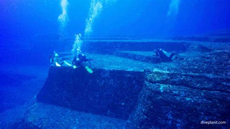 Yonaguni Monument dive site, Yonaguni, Japan