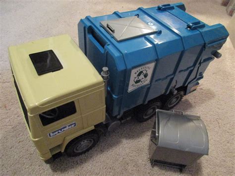 Bruder Garbage Recycling Truck w. trash recepticle Lightly Used | #1825346467