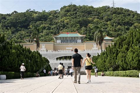 Tourists visit National Palace Museum in Taipei – Stock Editorial Photo ...