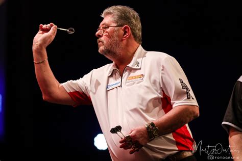 Martin Adams bereikt finalegroep na opnieuw een dagzege - Darts Actueel