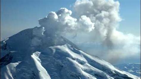 Alaska's Mount Redoubt Volcano Erupts - CBS News