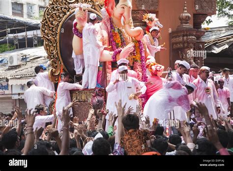 Crowd at religious procession during Ganpati visarjan ceremony, Mumbai, Maharashtra, India Stock ...