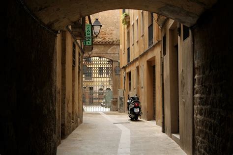 Barcelona's Gothic Quarter - Barcelona Blonde