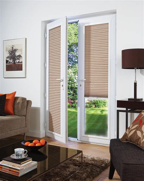 Magnetic Blinds for Doors with Windows