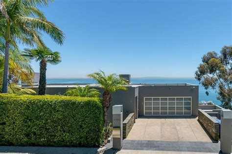 Modern Malibu Beach House: Rooms with a View