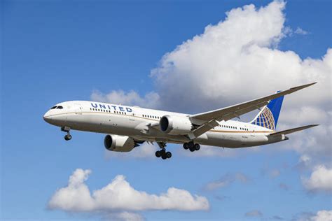 United Airlines buys 100 Boeing 787 Dreamliners 'with options to purchase 100 more'