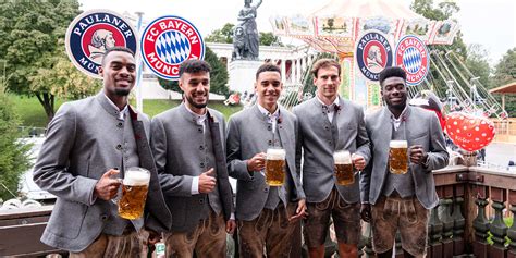 Bayern stars make traditional Oktoberfest visit