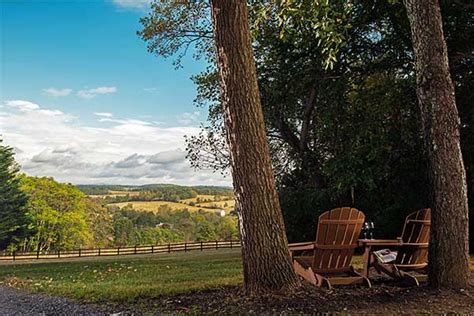 #1 Best Couples Retreat in Virginia to Enjoy This Fall