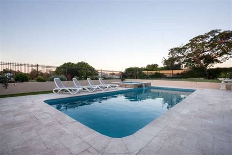 Gunite Pool (Pros and Cons, Colors & Finishes)