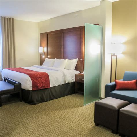 Hotels Regina: Comfort Suites Regina by Choice Hotels - Regina's All-Suite Hotel