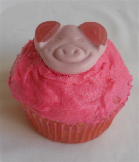 Sprinkles and Sparkles: Pink piggy cupcake