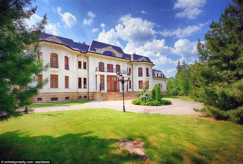 Palaces owned by Russian oligarchs begin to appear for sale for £70m | Daily Mail Online