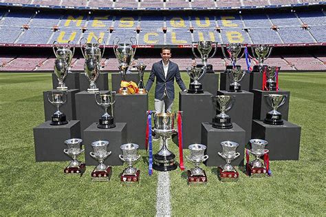 PHOTOS: Xavi gets emotional farewell tribute from the FC Barcelona ...