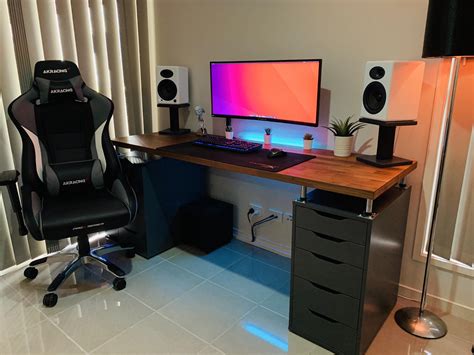 A very nice setup using the Karlby desk! Love the color choices : r ...