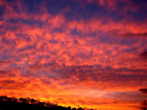 File:Crimson sunset.jpg - Wikimedia Commons