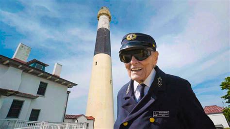 How a 95-year-old lighthouse keeper lives a long and happy life