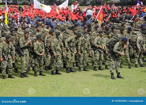 Malaysian Soldiers in Uniform and Fully Armed. Editorial Image - Image of informal, 1957: 187820990