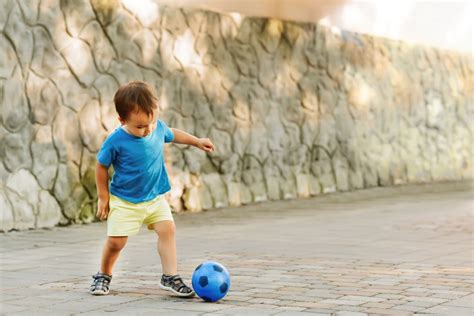 When do babies learn to kick a ball? - Kinedu Blog