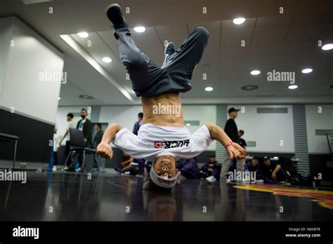 Breakdance competition hi-res stock photography and images - Alamy