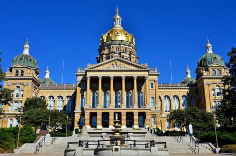 Iowa State Capitol Building in Des Moines, Iowa - Encircle Photos