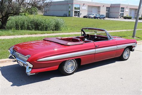 1961 Oldsmobile Starfire | Midwest Car Exchange