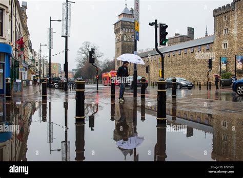 Cardiff weather hi-res stock photography and images - Alamy