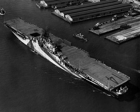 USS Ticonderoga (CV-14) at Norfolk, Virginia, May 1944. [1891x1522] : r ...