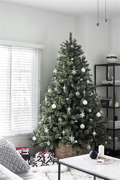 Modern Minimal Christmas Tree - Homey Oh My