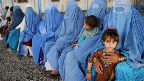 Pakistan extends Afghan refugees status for 6 more months - Khaama ...