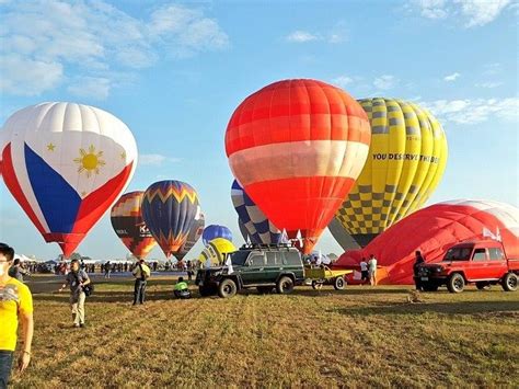 13 Hot Air Balloon Festivals Around The World You Have To See!