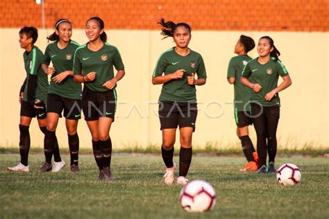 SELEKSI PEMAIN SEPAK BOLA TIMNAS WANITA INDONESIA | ANTARA Foto