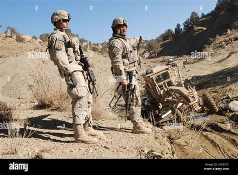 Paratroopers from 1st Battalion (Airborne), 503rd Infantry Regiment ...