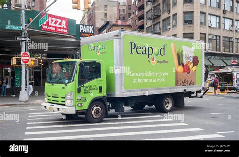 Grocery Store Delivery Truck High Resolution Stock Photography and Images - Alamy