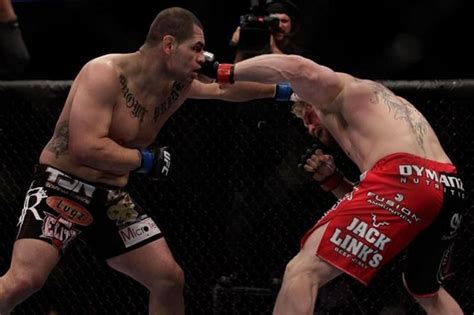 WWE/UFC History: Cain Velasquez annihilates Brock Lesnar to win the UFC ...