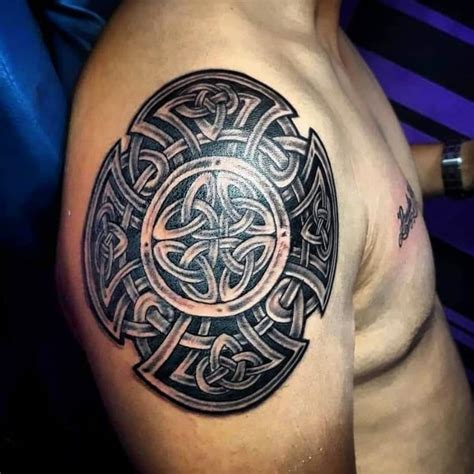 Discover 82+ celtic shield knot tattoo best - in.cdgdbentre