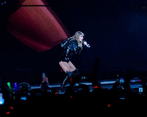 Concert review: Taylor Swift at the Rose Bowl - Daily Bruin