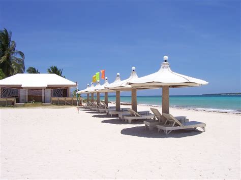 BEACHES AND CHURCHES: Bantayan Island