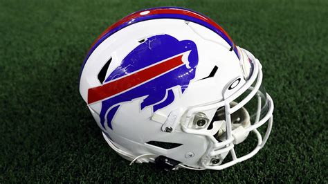 NFL Helmet Challenge seeking redesign proposals