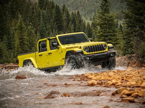 2025 Jeep Gladiator: Finally a PHEV!? - FCA Jeep