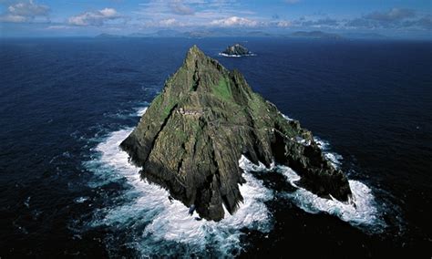 Behind the Scenes Featurette About 'The Force Awakens' Filming at Skellig Michael | The Star ...